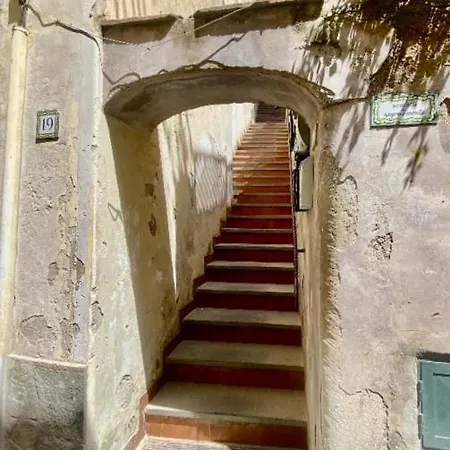 La Piccola Perla In The Square Daire Capri